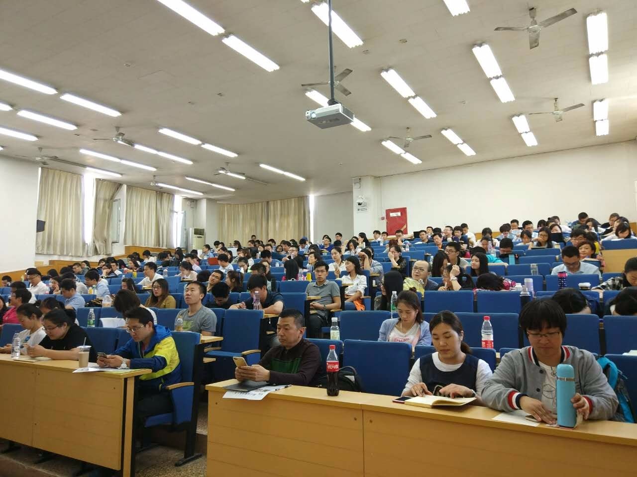 對外經(jīng)濟(jì)貿(mào)易大學(xué)上課圖集
