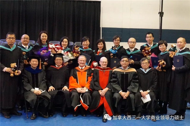 加拿大西三一大學畢業典禮圖集