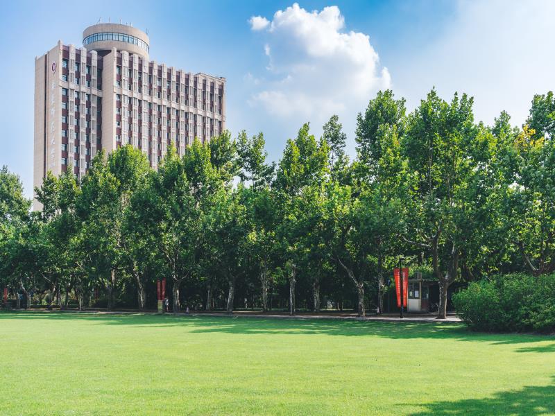 攝圖網(wǎng)_500538904_大學(xué)校園環(huán)境（企業(yè)商用）.jpg