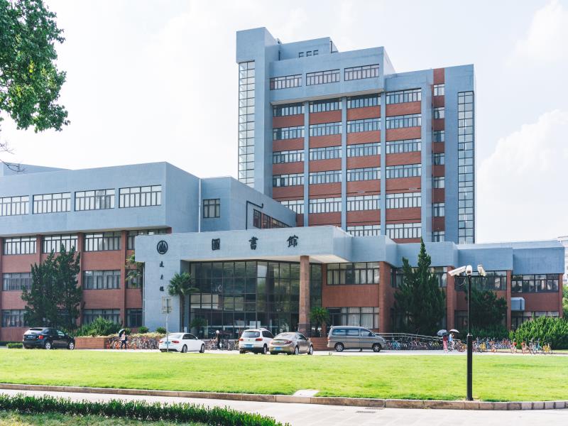 攝圖網_500538918_大學校園環境（企業商用）.jpg