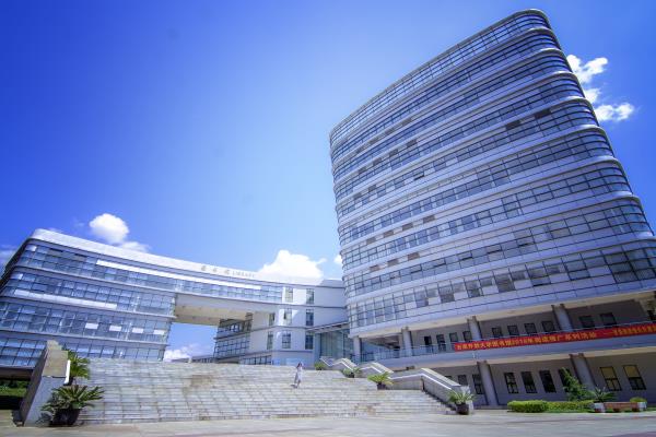 攝圖網_500983485_大學校園圖書館（企業商用）.jpg