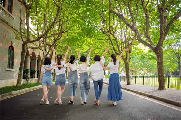 攝圖網_500790073_校園里的青春（企業商用）.jpg