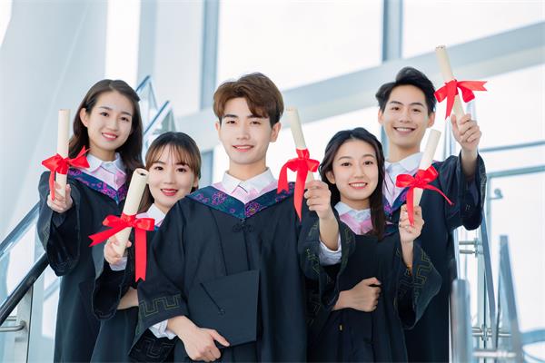 攝圖網_501282589_大學生畢業季（企業商用）.jpg